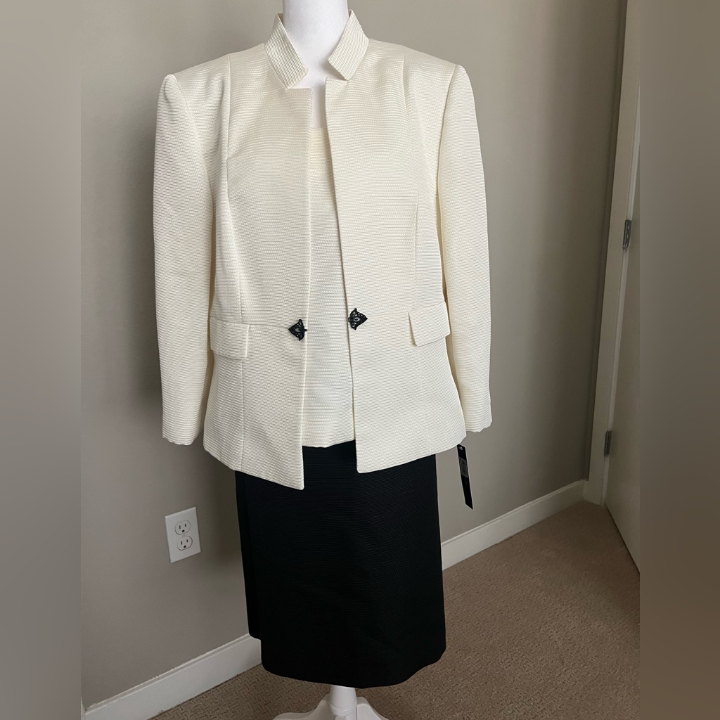 Nwt Tahari Suit - 3 Pieces